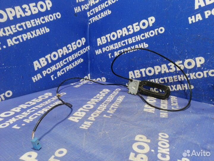 Антенна Mercedes-Benz W220 седан 2001