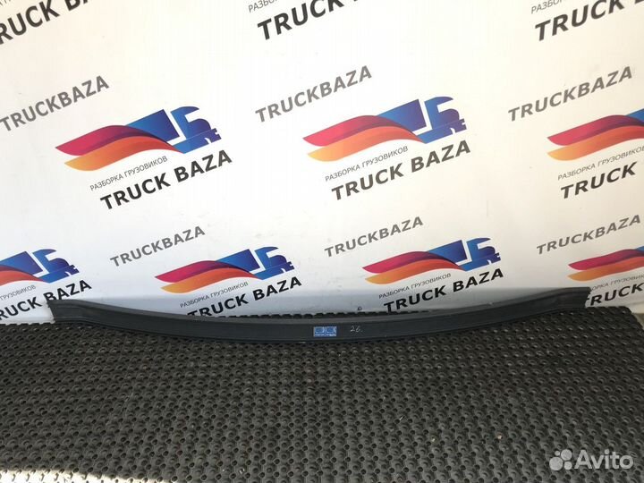 1747684 Кронштейн спойлера верхнего