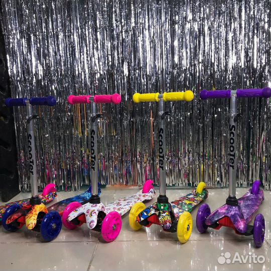 Самокат трехколесный