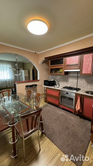 Стол и стулья