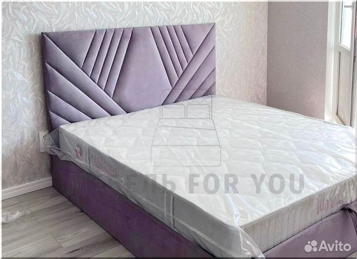Кровать с мягким изголовьем
