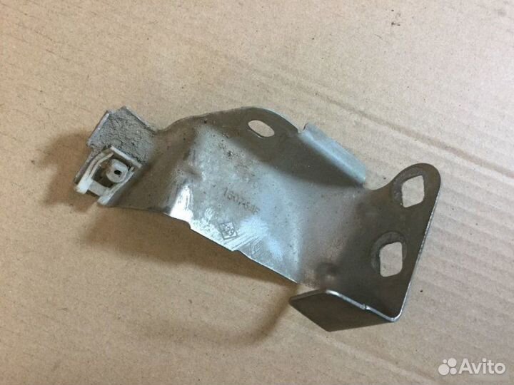 Кронштейн крепления крыла правый Renault Megane 2