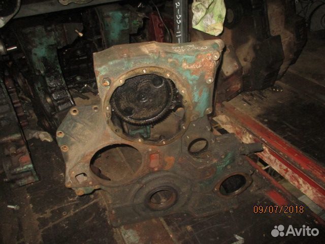 Передняя крышка двс Scania 1102571