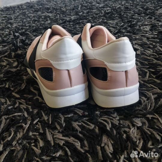 Кроссовки женские39 размер