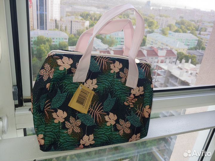 Косметичка ив роше новая