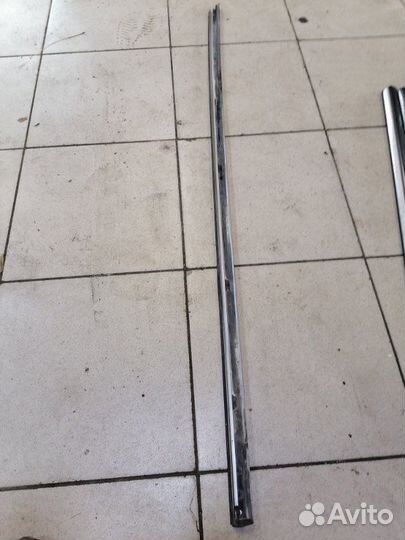 Бархотка внешняя на дверь задняя левая