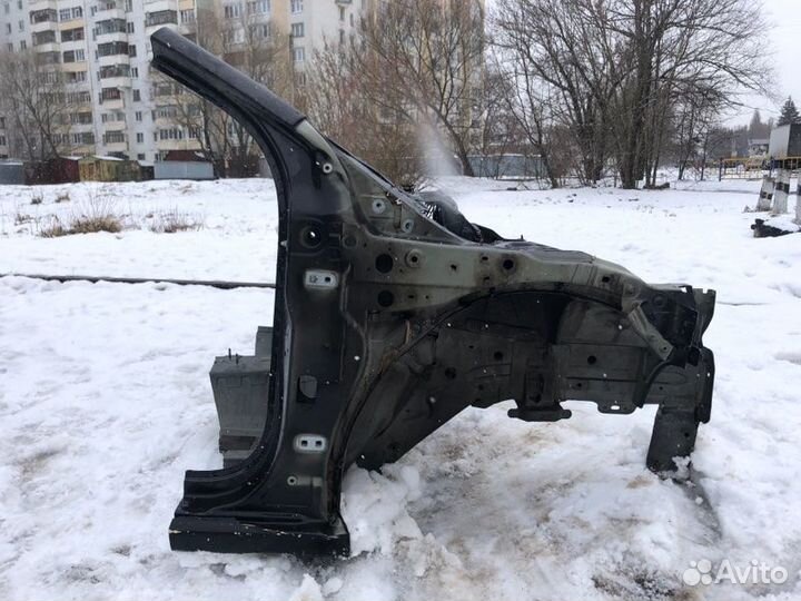 Четверть кузова, лонжерон передний правый Renault