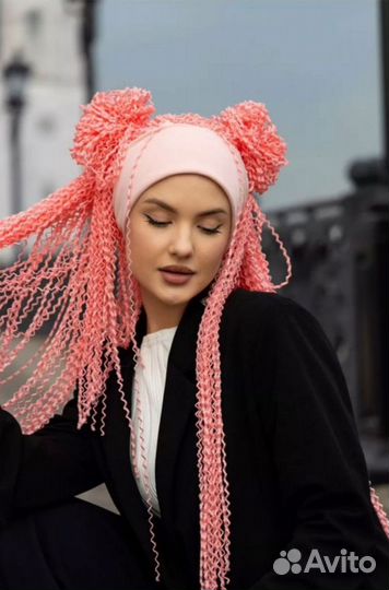 Зизи шапка с отворотом и афрокосами