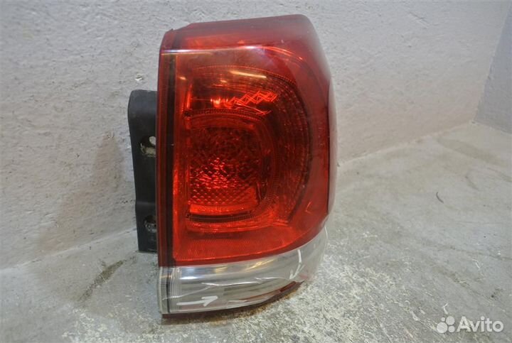 Фонарь задний наружный правый Toyota Land Cruiser