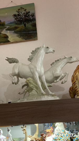 Статуэтка пара бегущих лошадей