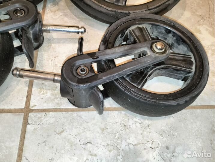 Колёсики от детской прогулочной коляски