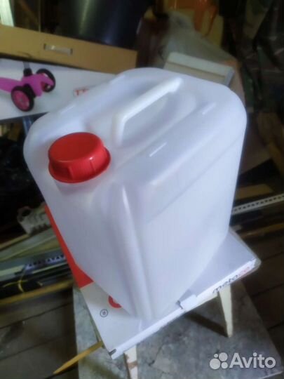 Канистра для воды 10 литров