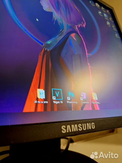 Монитор Samsung