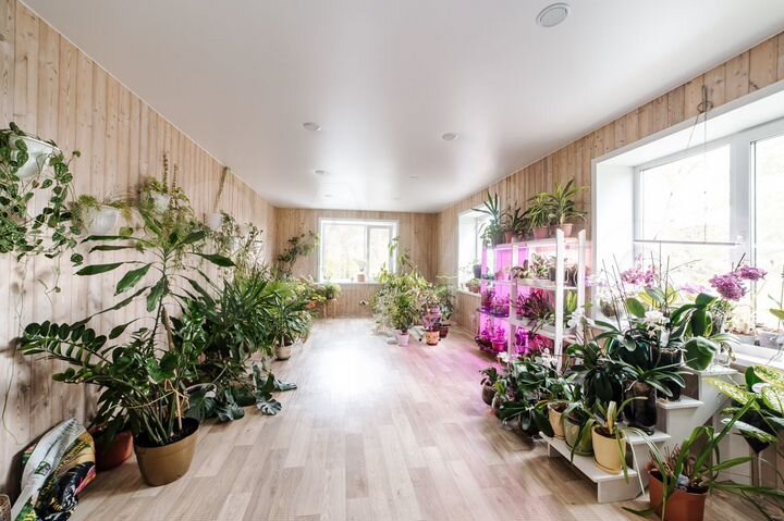 Коттедж 252 м² на участке 10 сот.