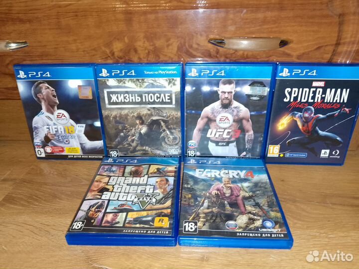 Игровая приставка Ps4 slim с играми и 2 джостиками