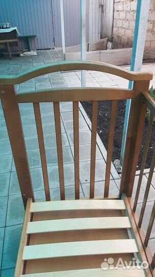 Детская кроватка с матрасиком из массива дерева