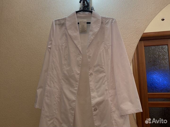 Белый медицинский халат