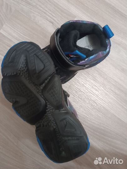 Кроссовки детские новые