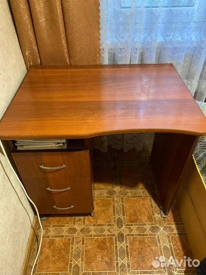 Письменный стол