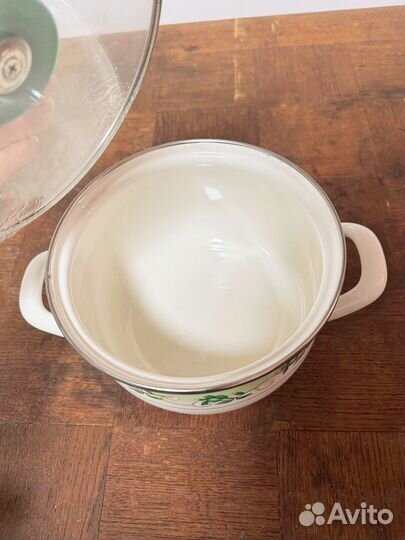 Кастрюля эмалированная