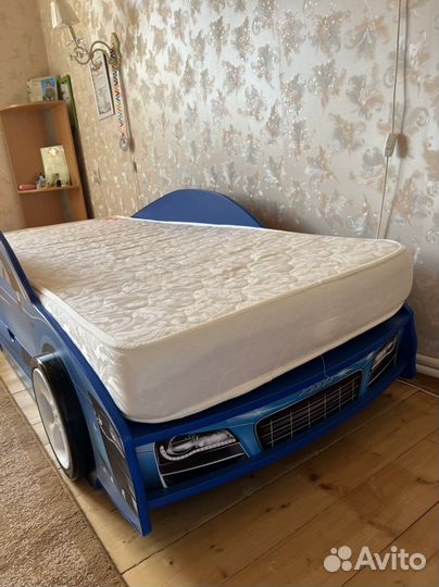 Детская кровать машина