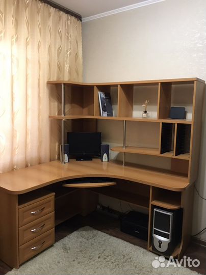Продаеться компьютерный-письменный стол