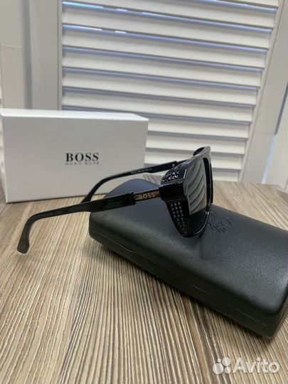 Солнцезащитные очки Hugo Boss