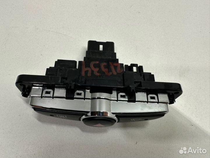 Включатель аварийной сигнализации передний Hyundai