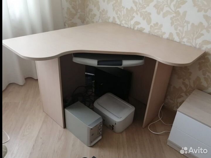Компьютерный стол