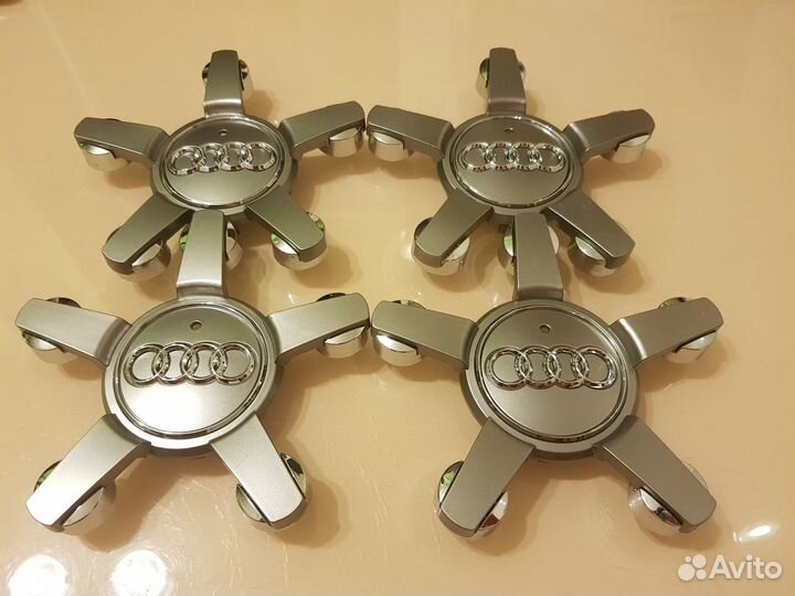 Заглушки литых дисков Audi Q7 4L0601165D