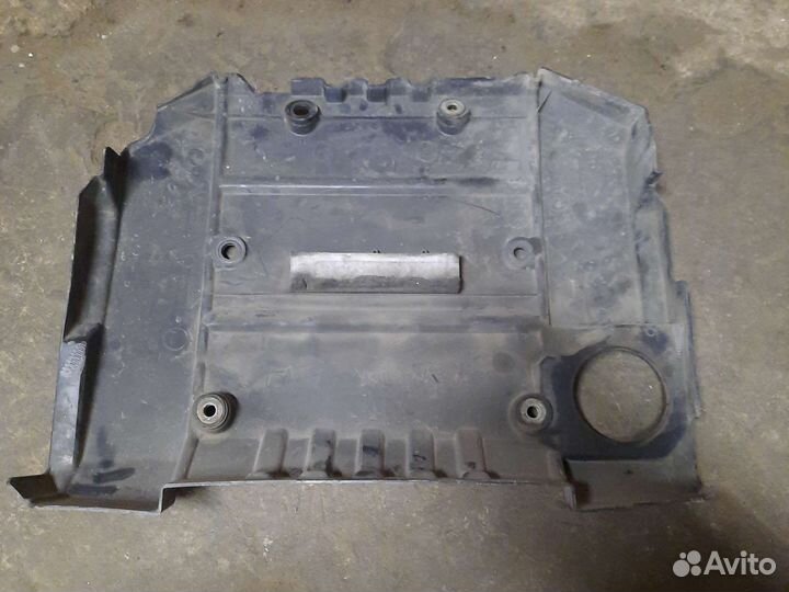 Декоративная крышка двигателя Mitsubishi cedia