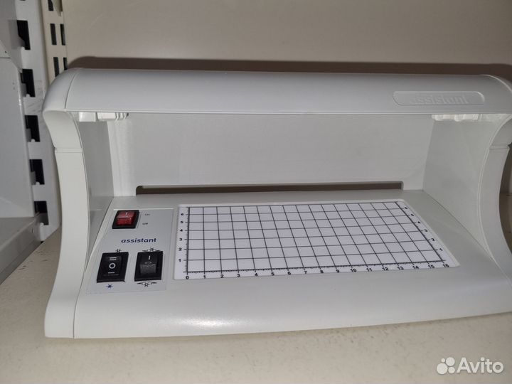 Универсальный детектор банкнот assistant -525