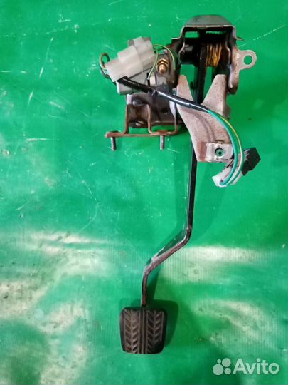 Педаль тормоза Mazda GF 2.0 TD 1999-2002