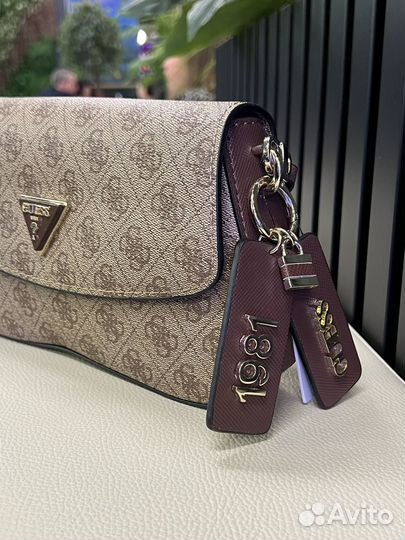 Смука Guess новая