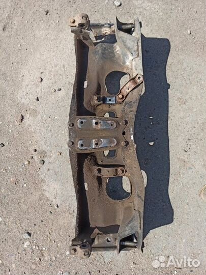 Подрамник передний Subaru Legacy B10 EJ22 2200CC