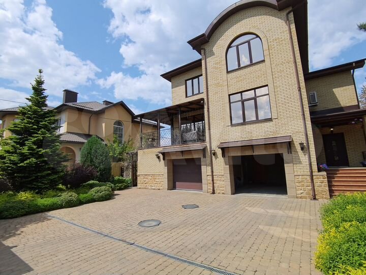 Коттедж 360 м² на участке 8 сот.