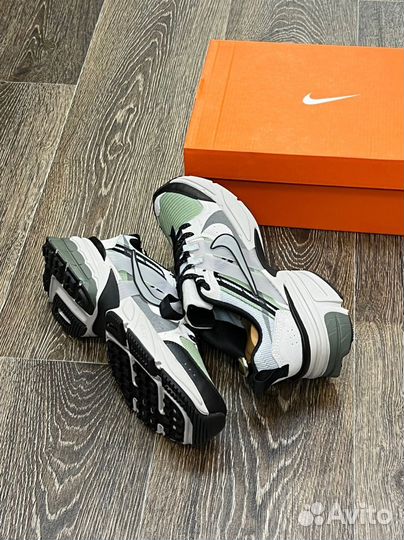 Nike air zoom wmns v2k