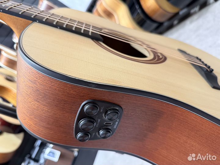 Акустическая гитара