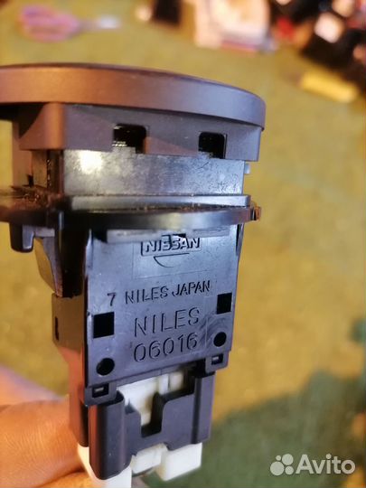 Кнопка аварийной сигнализации 25290EQ000 Nissan X