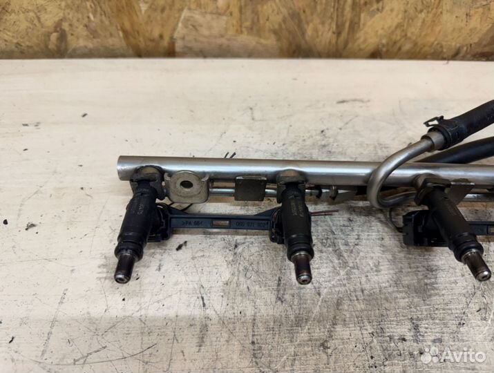 Топливная рейка Audi A4 ALT