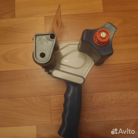 Диспенсер для скотча