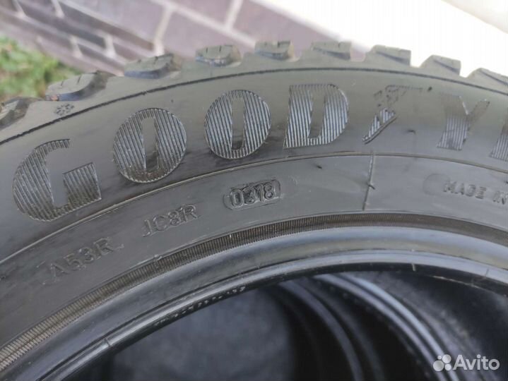 Goodyear Ultragrip Ice Arctic 215/55 R17