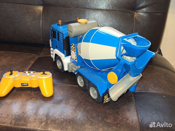 Бетономешалка с пультом управления