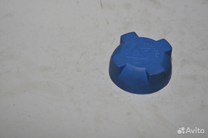 Крышка бачка расширительного ваз 2-хклапан.синяя