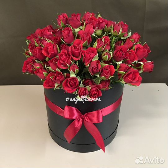 29 кустовых роз в шляпной коробке