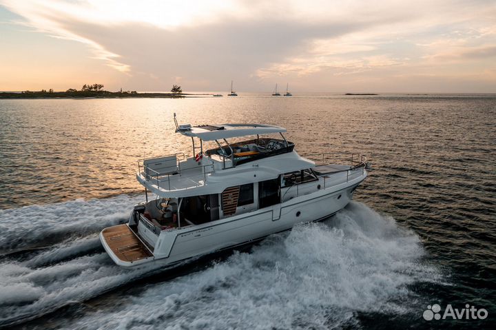 Яхта Beneteau Swift Trawler 48