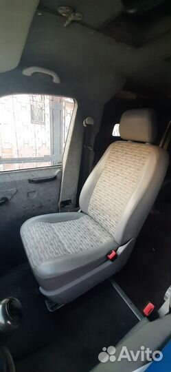 Передние сиденья