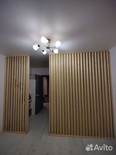 Перегородка из дерева для зонирования