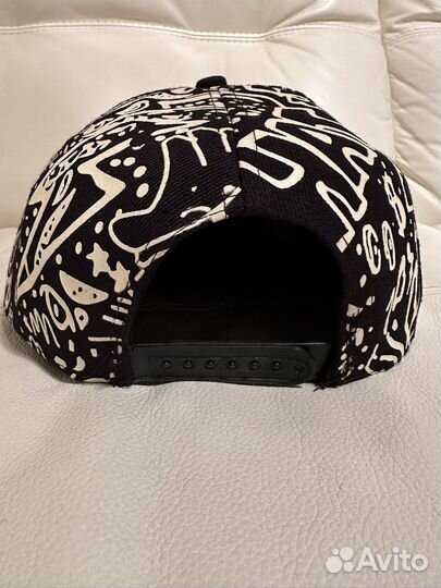 Бейсболка (рисунок светится в темноте)