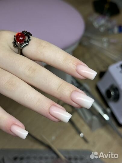 Модель на наращивание, коррекцию ногтей